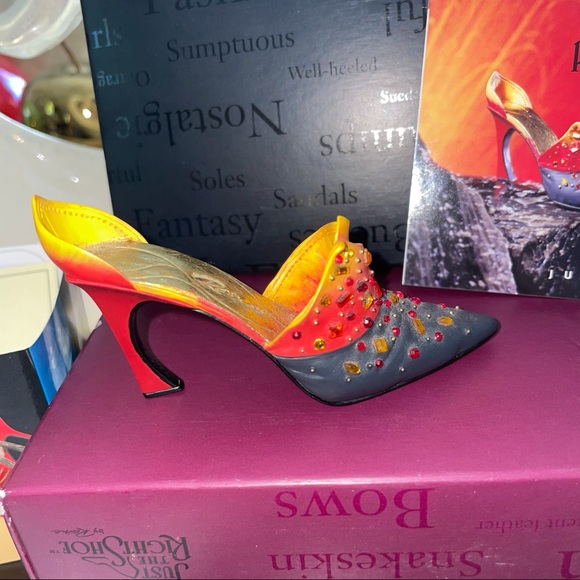 Raine Just the Right Shoe 2001 “Passion’s Flame” Style 25152 - Picture 1 of 11